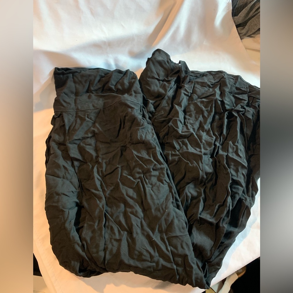 Small capri pants black